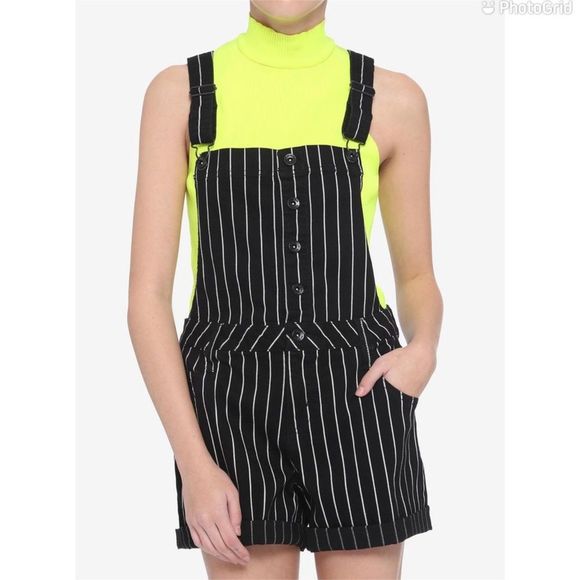 Hot Topic Pants - NWT Hot Topic Pinstripe Denim Shortall Romper Women’s Size MD
